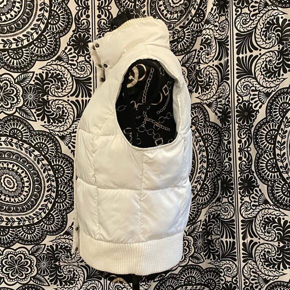 Pretty Merona Women’s M SUPER CLEAN Zip Front White Puffer Vest - Picture 6 of 10